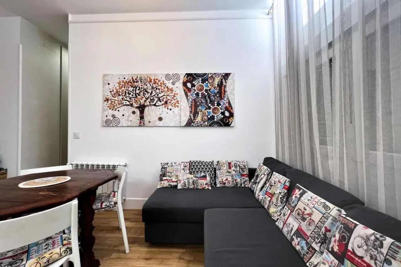 Comfy Apt For 9 In Las Ventas Madrid Apartamento